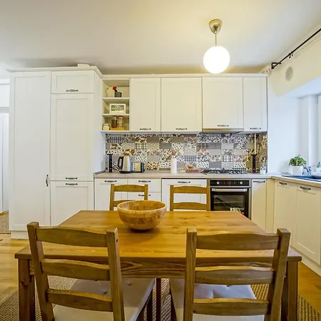 Visit Romana Square Apt. - Metro Bucharest