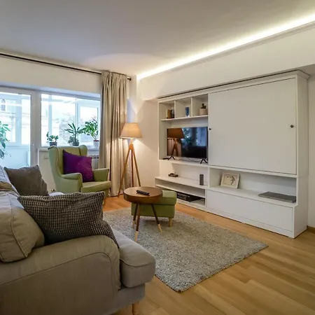 Visit Romana Square Apt. - Metro Apartment *