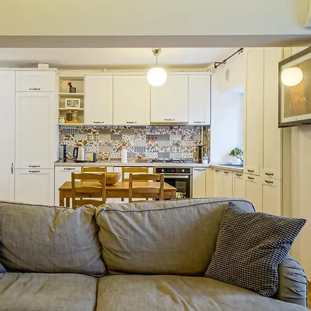 Visit Romana Square Apt. - Metro Apartment