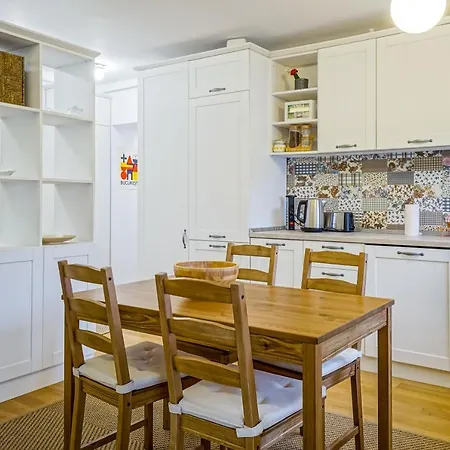 Visit Romana Square Apt. - Metro * Bucharest