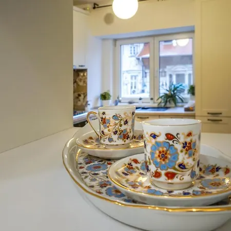 Visit Romana Square Apt. - Metro *