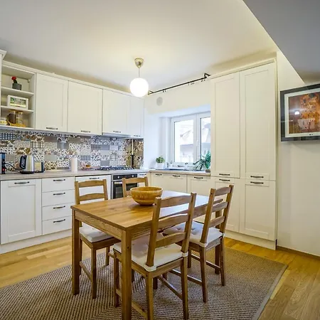 Visit Romana Square Apt. - Metro * בוקרשט