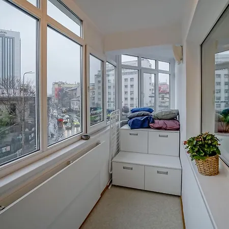 Visit Romana Square Apt. - Metro *