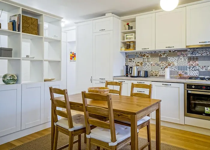 Visit Romana Square Apt. - Metro * בוקרשט