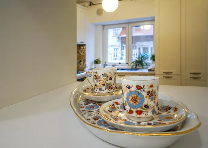 Visit Romana Square Apt. - Metro *