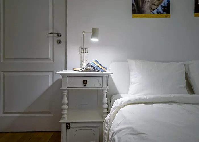 Visit Romana Square Apt. - Metro *