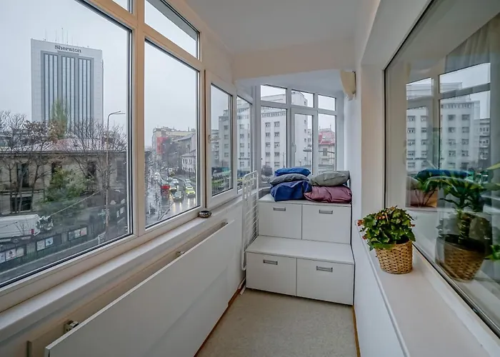 Visit Romana Square Apt. - Metro *