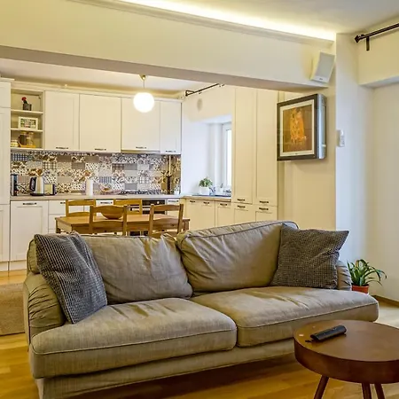 Visit Romana Square Apt. - Metro *